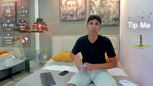 Snapshot of kieran_derek chatting on November 15, 2025, 3:54 am kieran derek online show from November 15, 2025, 3:54 am