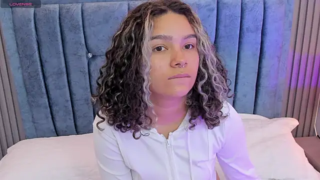 Snapshot of pretty_sunlight_ chatting on April 22, 2026, 12:06 am pretty sunlight online show from April 22, 2026, 12:06 am