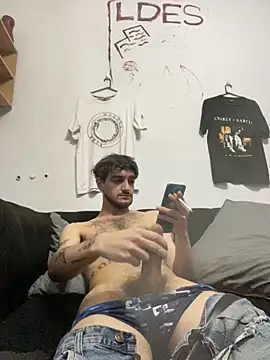 Snapshot of Tomito14 chatting on October 17, 2025, 6:39 am Tomito14 online show from October 17, 2025, 6:39 am