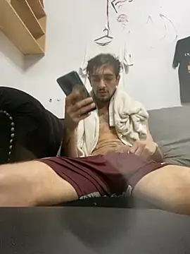 Snapshot of Tomito14 chatting on October 24, 2025, 10:31 pm Tomito14 online show from October 24, 2025, 10:31 pm