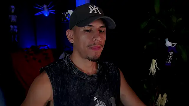 Aaronfox x online show from October 17, 2025, 3:43 am