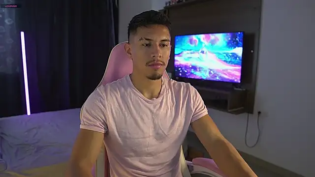 Snapshot of Aaronfox_x chatting on May 4, 2026, 8:00 pm Aaronfox x online show from May 4, 2026, 8:00 pm