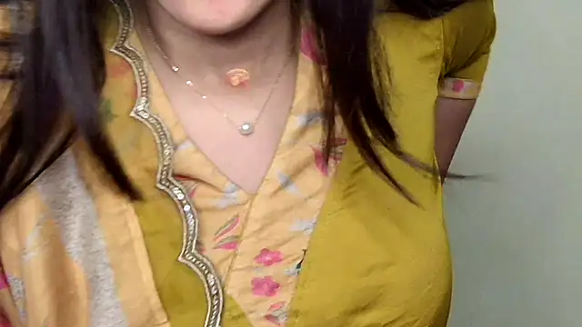 MIss-Naina online show from November 27, 2025, 3:29 am