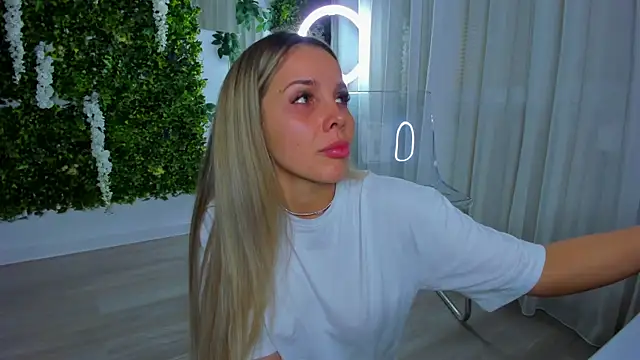 Snapshot of VivienCarter chatting on October 25, 2025, 9:15 pm VivienCarter online show from October 25, 2025, 9:15 pm