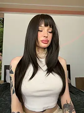 madelinexx online show from April 6, 2026, 9:32 am