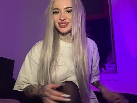 Snapshot of madelinexx chatting on February 7, 2025, 7:06 pm madelinexx online show from February 7, 2025, 7:06 pm