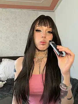 madelinexx online show from May 13, 2026, 10:22 am