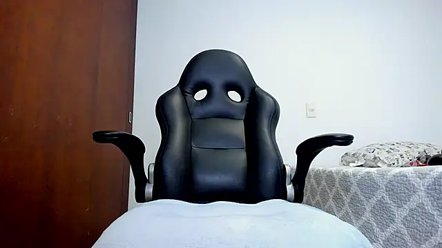 Huge latin cock online show from April 7, 2026, 7:37 pm