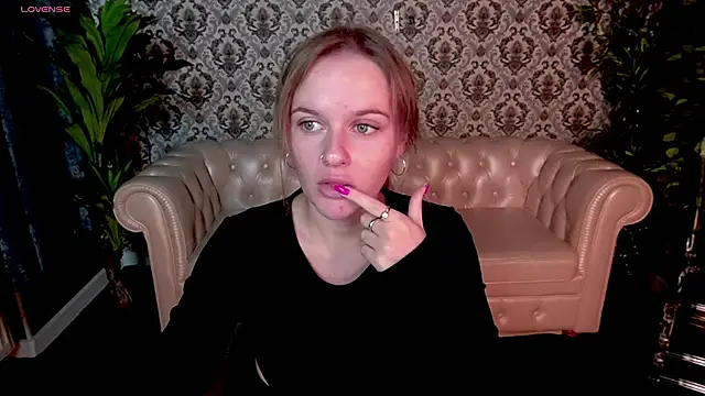 MaribelRiverr  online show from September 21, 2025, 5:23 am