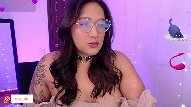 Snapshot of Lissa1__ chatting on January 15, 2026, 2:48 am Lissa1 online show from January 15, 2026, 2:48 am