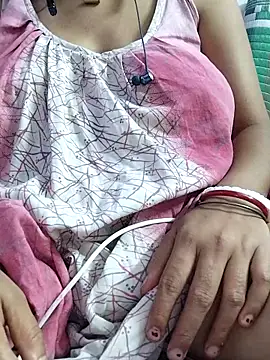 miss-Riy online show from April 14, 2026, 5:07 pm