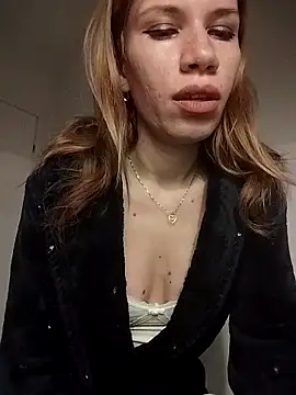 Snapshot of EvaRush chatting on October 4, 2025, 5:25 pm EvaRush online show from October 4, 2025, 5:25 pm