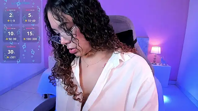 Snapshot of LunaRose5 chatting on March 8, 2025, 3:39 am LunaRose5 online show from March 8, 2025, 3:39 am