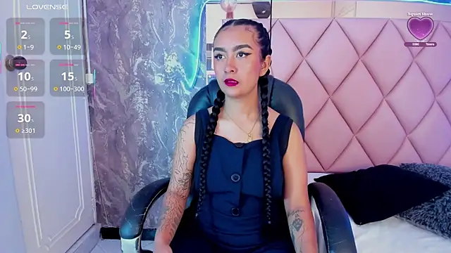 Snapshot of AntonellaQueenn chatting on March 20, 2025, 11:27 am AntonellaQueenn online show from March 20, 2025, 11:27 am