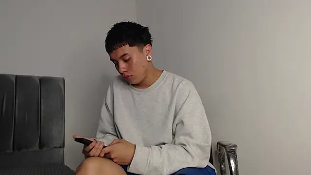 alex-lover online show from November 9, 2025, 2:26 am