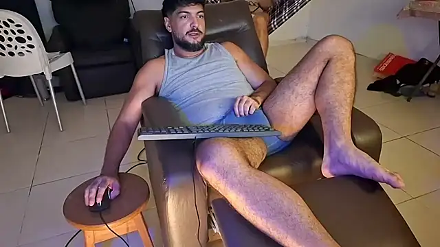 Snapshot of LUH133 chatting on February 23, 2026, 10:21 pm LUH133 online show from February 23, 2026, 10:21 pm