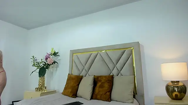 emily queen2 online show from February 19, 2026, 7:11 pm