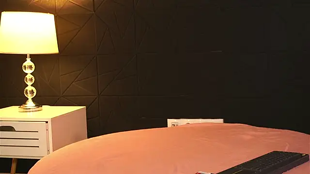 Snapshot of AlexissTexass chatting on October 28, 2025, 4:57 am AlexissTexass online show from October 28, 2025, 4:57 am