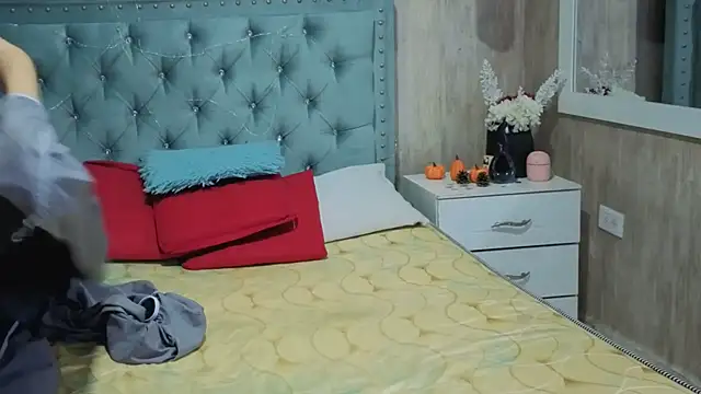 Snapshot of Marcelaa_fox chatting on March 4, 2026, 7:32 pm Marcelaa fox online show from March 4, 2026, 7:32 pm