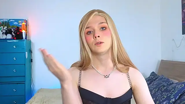  yourFoxy  online show from September 29, 2025, 3:17 pm