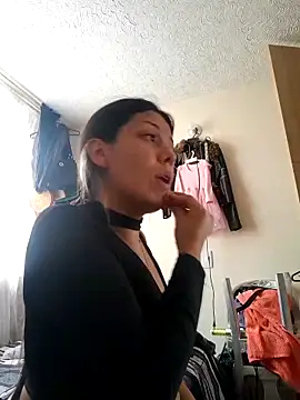 Sweel Leyva18 online show from November 6, 2025, 9:08 pm