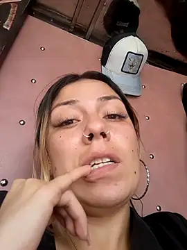 Snapshot of Sweel_Leyva18 chatting on July 6, 2026, 9:50 pm Sweel Leyva18 online show from July 6, 2026, 9:50 pm