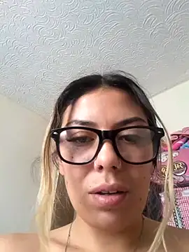 Snapshot of Sweel_Leyva18 chatting on June 27, 2026, 4:46 pm Sweel Leyva18 online show from June 27, 2026, 4:46 pm