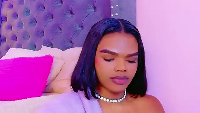 Snapshot of CamiEstrada chatting on November 28, 2025, 10:48 am CamiEstrada online show from November 28, 2025, 10:48 am