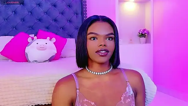 Snapshot of CamiEstrada chatting on November 10, 2025, 3:00 am CamiEstrada online show from November 10, 2025, 3:00 am