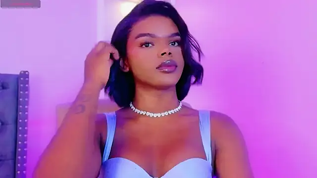 Snapshot of CamiEstrada chatting on October 30, 2025, 9:44 pm CamiEstrada online show from October 30, 2025, 9:44 pm