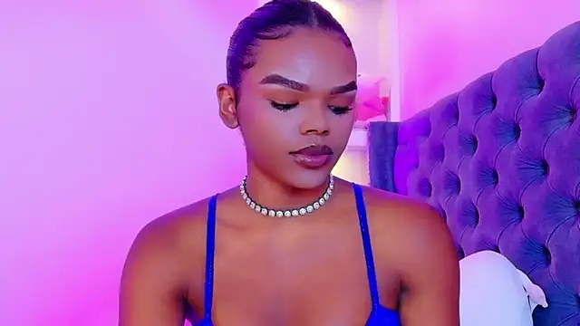 Snapshot of CamiEstrada chatting on November 20, 2025, 12:17 pm CamiEstrada online show from November 20, 2025, 12:17 pm