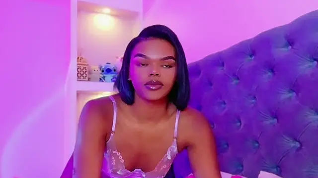 Snapshot of CamiEstrada chatting on October 21, 2025, 2:22 am CamiEstrada online show from October 21, 2025, 2:22 am