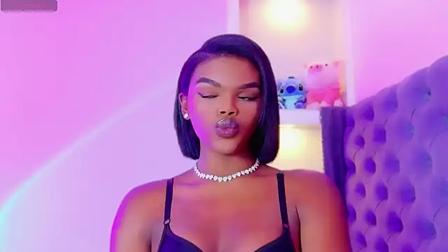 Snapshot of CamiEstrada chatting on October 25, 2025, 7:29 am CamiEstrada online show from October 25, 2025, 7:29 am