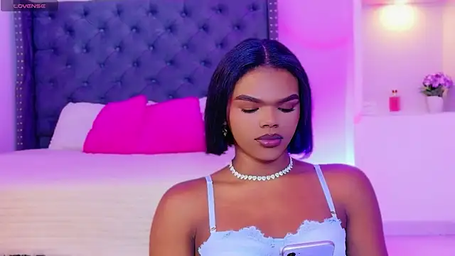 Snapshot of CamiEstrada chatting on November 2, 2025, 12:59 am CamiEstrada online show from November 2, 2025, 12:59 am