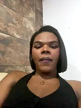 Snapshot of CamiEstrada chatting on October 1, 2025, 3:11 am CamiEstrada online show from October 1, 2025, 3:11 am