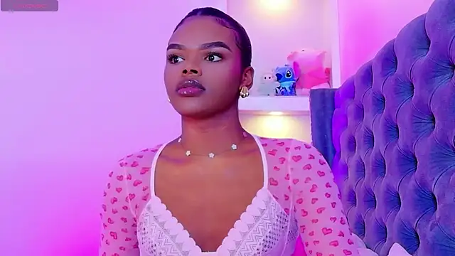 Snapshot of CamiEstrada chatting on November 21, 2025, 5:56 pm CamiEstrada online show from November 21, 2025, 5:56 pm