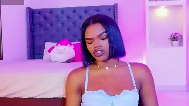 Snapshot of CamiEstrada chatting on November 8, 2025, 3:32 am CamiEstrada online show from November 8, 2025, 3:32 am