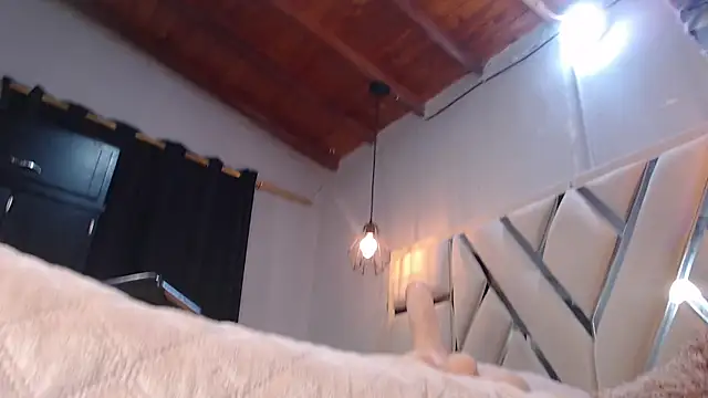 Snapshot of Luna_Florez chatting on November 13, 2025, 4:16 am Luna Florez online show from November 13, 2025, 4:16 am