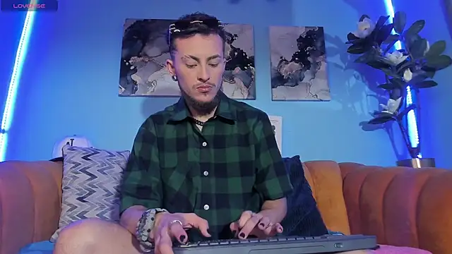  hairybeard  online show from September 23, 2025, 7:32 pm