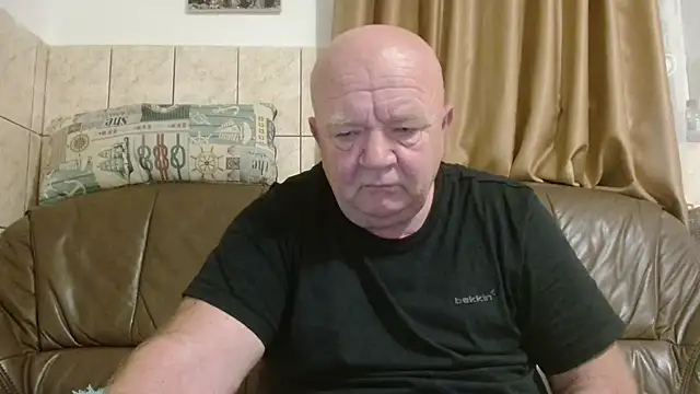 Snapshot of fullballs6 chatting on October 20, 2025, 2:35 am fullballs6 online show from October 20, 2025, 2:35 am