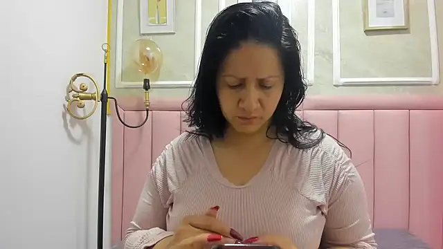 Ambber moon online show from December 3, 2025, 2:56 am