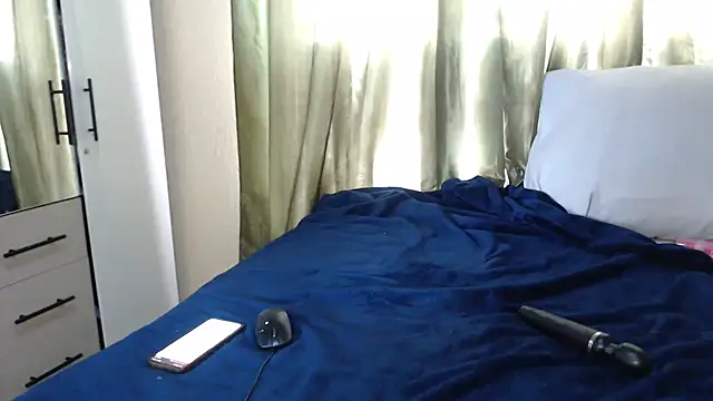 Snapshot of Foxybrownxx1 chatting on November 16, 2025, 11:48 am Foxybrownxx1 online show from November 16, 2025, 11:48 am