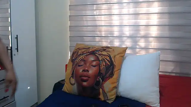 Foxybrownxx1 online show from April 11, 2026, 6:10 am