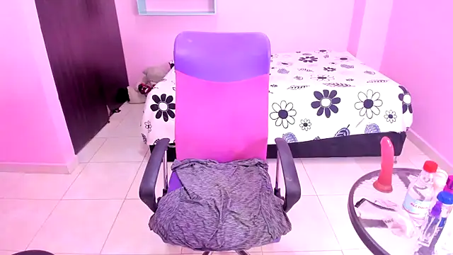 Snapshot of mommy_whore_slut chatting on October 15, 2025, 12:13 pm mommy whore slut online show from October 15, 2025, 12:13 pm