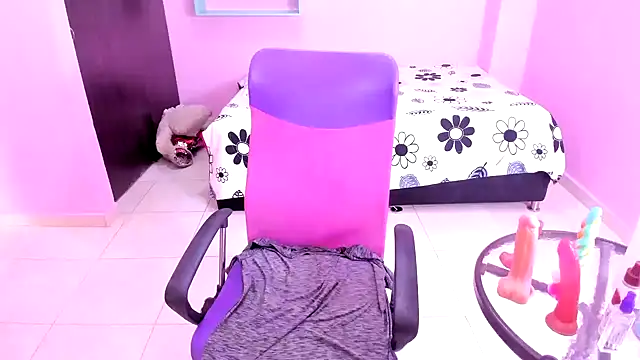 Snapshot of mommy_whore_slut chatting on October 25, 2025, 12:28 pm mommy whore slut online show from October 25, 2025, 12:28 pm