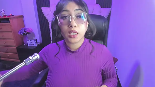 Snapshot of Sexy_cristall_ chatting on February 2, 2026, 7:02 pm Sexy cristall online show from February 2, 2026, 7:02 pm