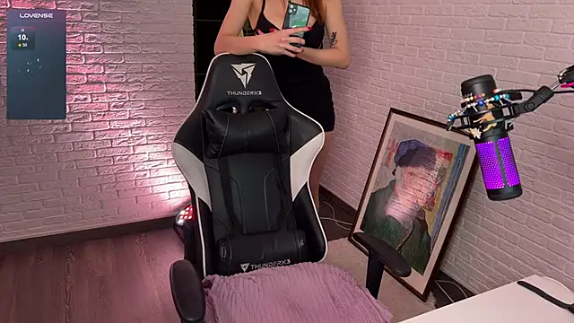 mirai meeow online show from January 21, 2025, 5:09 pm