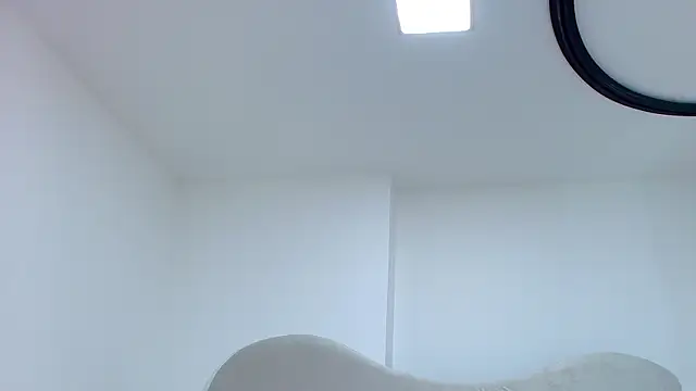 kira mz online show from November 27, 2025, 12:05 pm