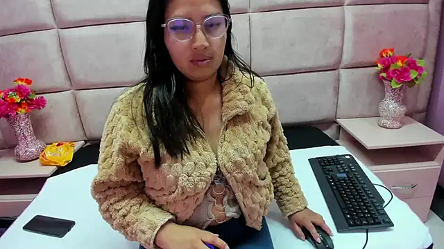 Miaa Smiith  online show from September 16, 2025, 2:56 am