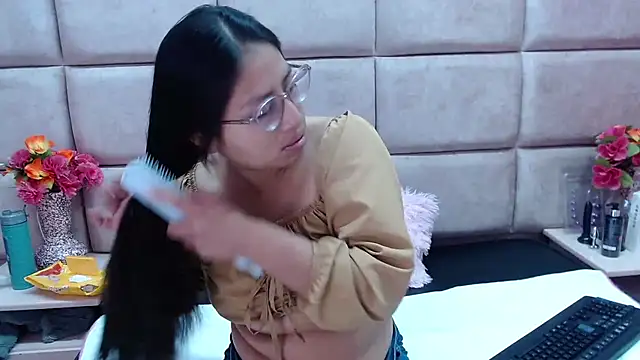 Miaa Smiith  online show from March 11, 2025, 2:53 am